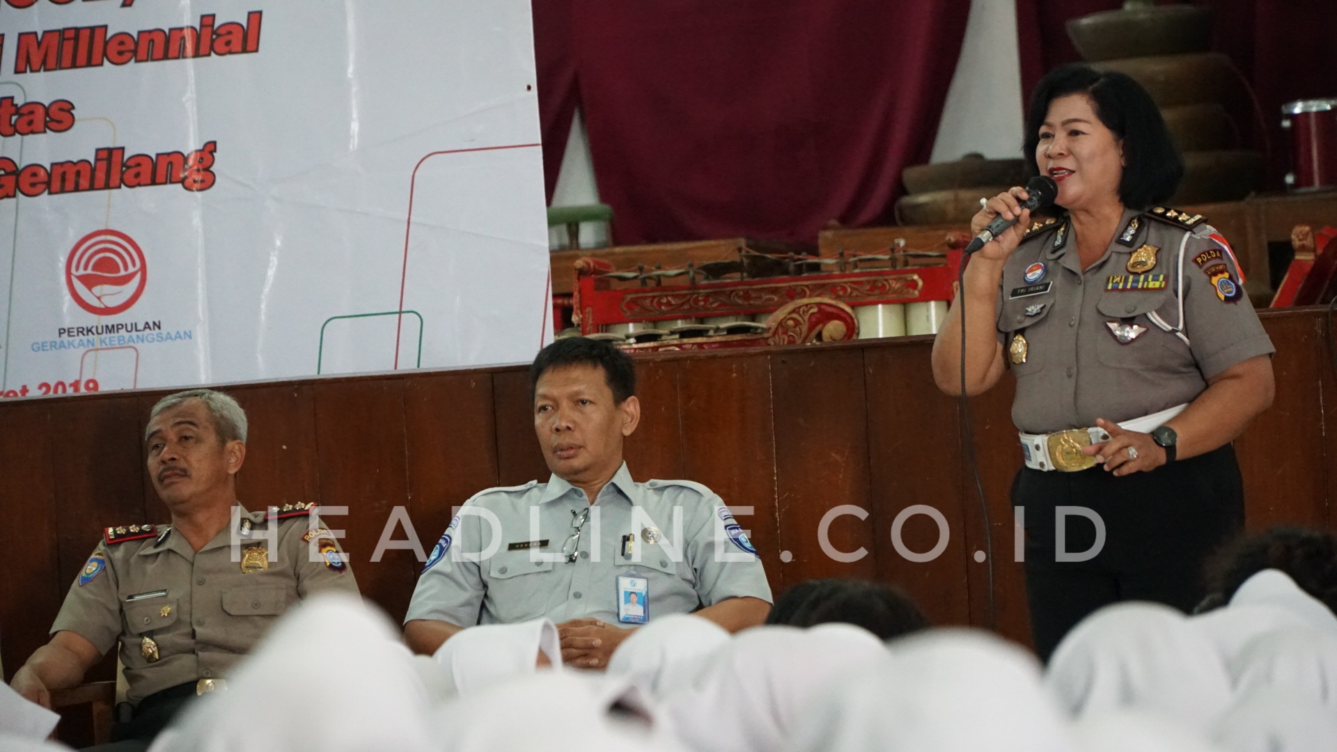 AKBP Tri Iriani menyampaikan sosialisasi di hadapan siswa SMK N 6 Yogyakarta