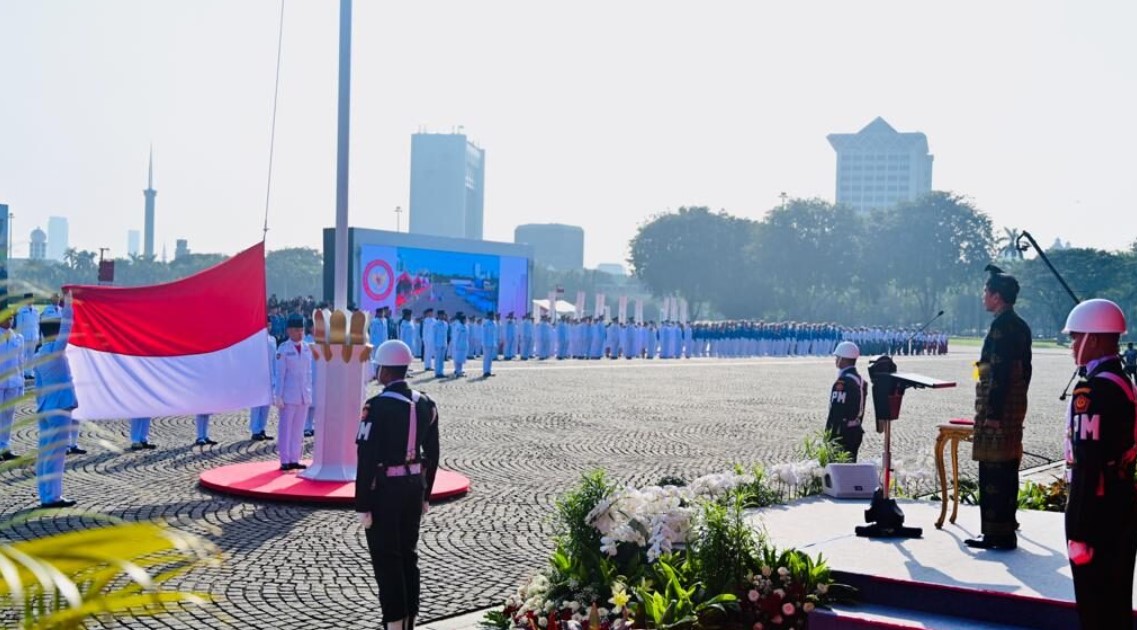 Berbusana Adat Kesultanan Deli, Presiden Pimpin Upacara Peringatan ...