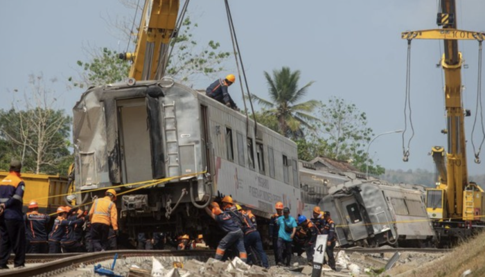 Ternyata Ini Penyebab Kecelakaan Kereta Api Di Sentolo Orang Luka Luka Headline Co Id