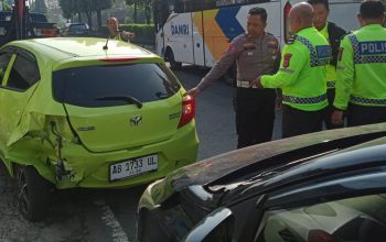 Kecelakaan di Pertigaan Jembatan Merah