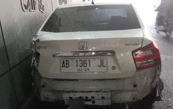 Kecelakaan tungal Mobil di Underpass Kentungan