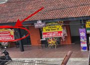 Foto Viral Salah Seorang Pejabat Utama Polda DIY memberikan Ucapan grand Opening Outlet 23