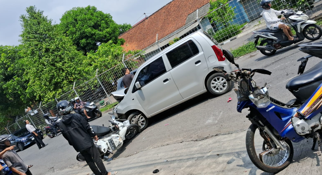 Kecelakaan Beruntun di Blok O jln Maguo