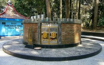 Makam Syech Subakir di Gunung Tidar