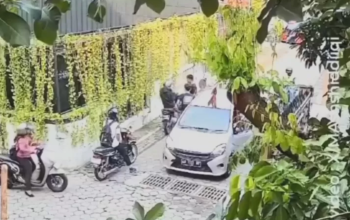 Sopir mobil pukul pengendara motor di tikungan Masjid Ash Shiddiiqi